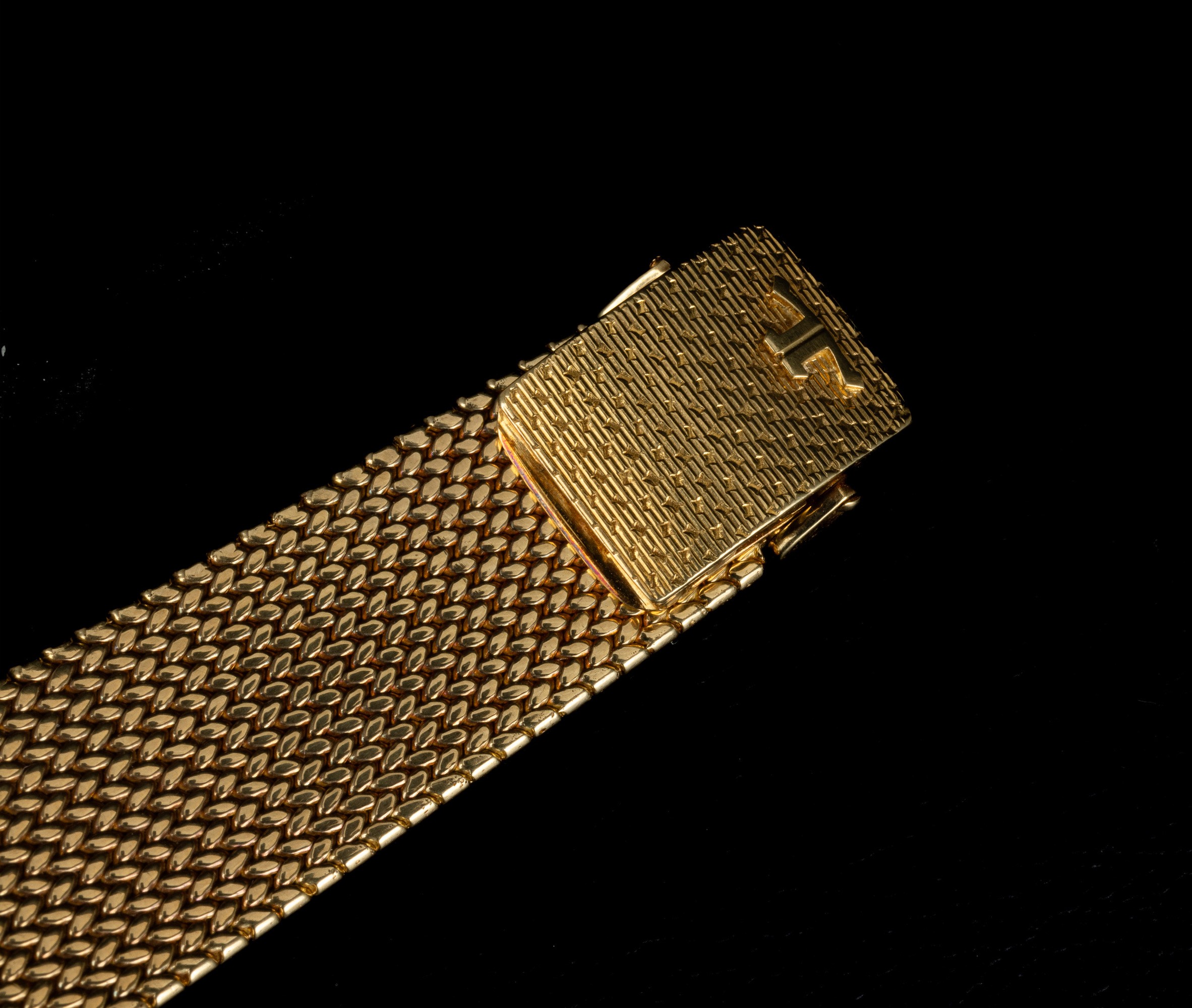 Jaeger-lecoultre - Tonneau Classique in Oro Giallo 18k Bracciale Integrato Quadrante Nero Lucido,...