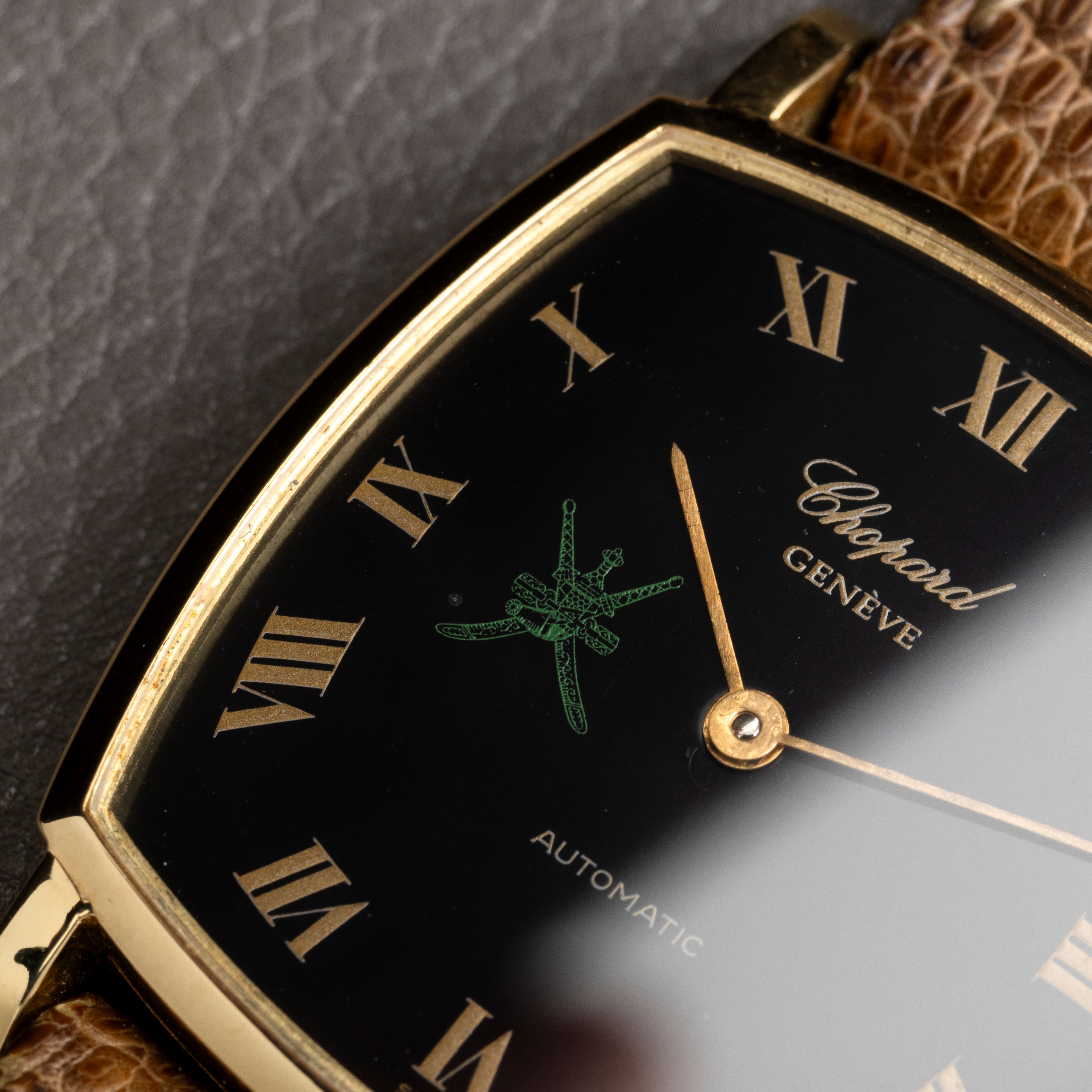 Chopard - Raro Orologio di Forma Quadrante Nero con Spade del Khanjar Verdi, Cassa in Oro Giallo,...