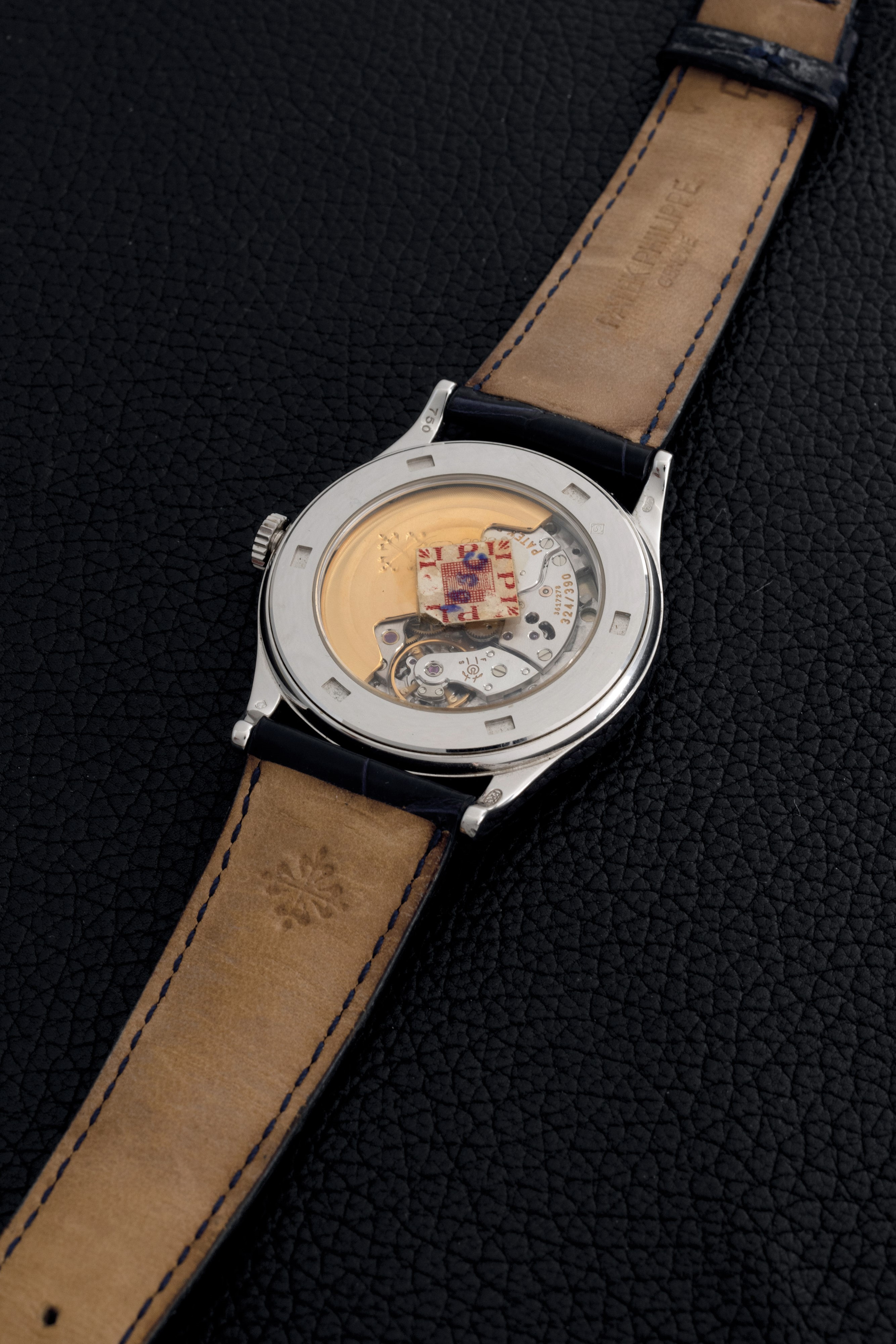 Patek Philippe - Elegante Calatrava, Ref 5296g-001, Quadrante Argentè Bitonale Settori, in Oro Bi...