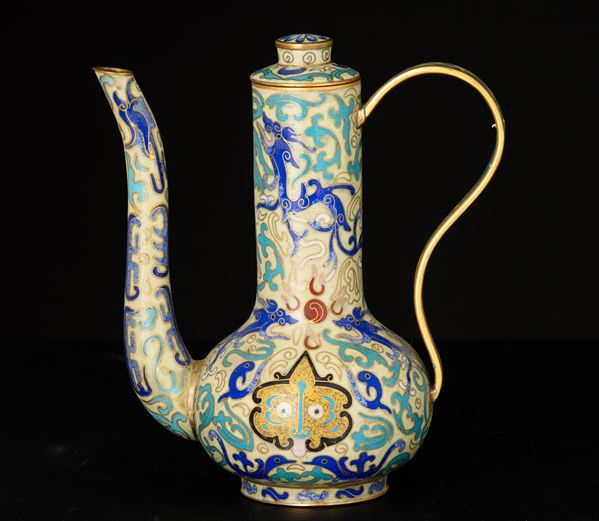 Brocca a smalti cloisonné raffigurante Cane di Pho con decori geometrici, Cina,