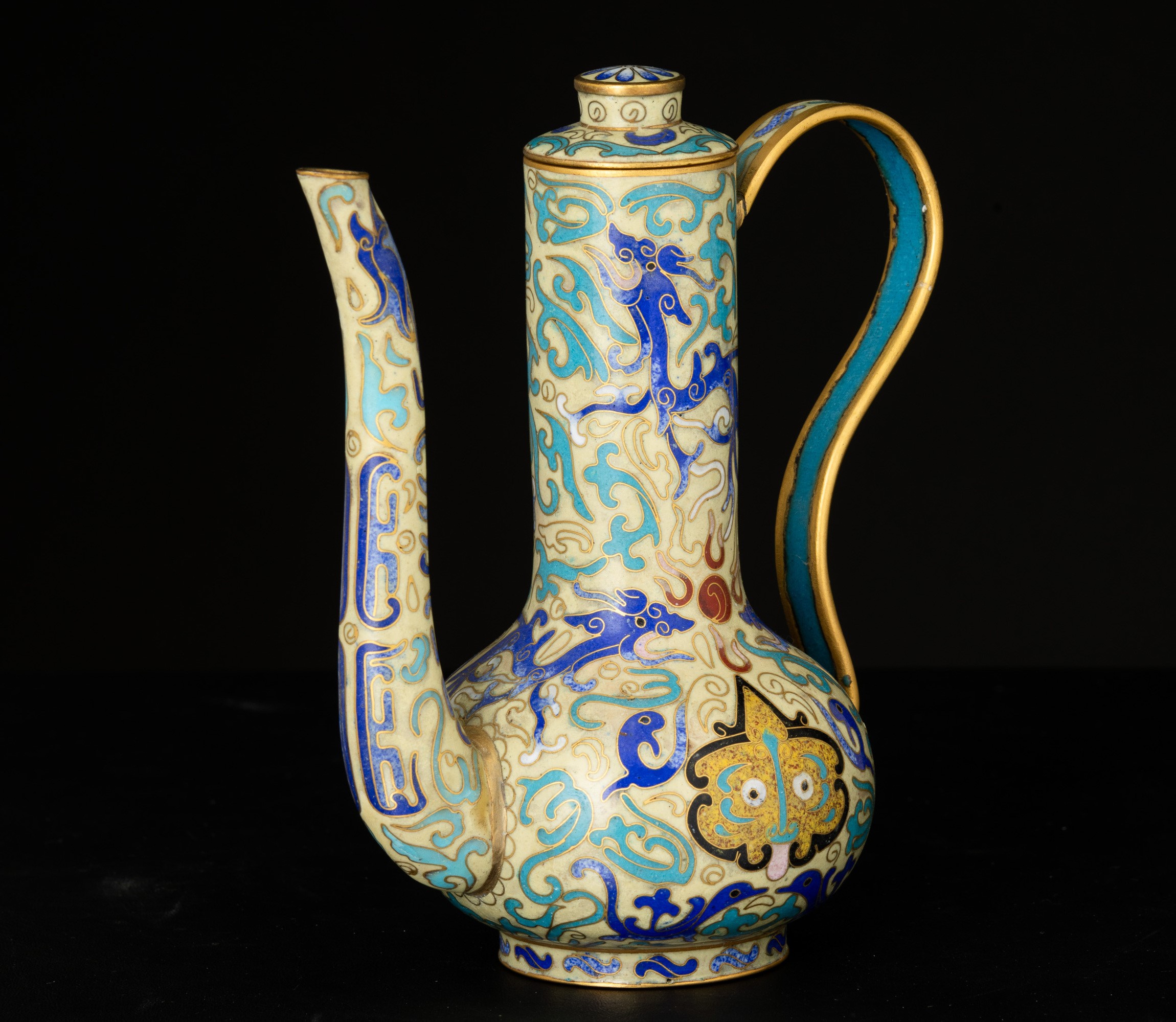 Brocca a Smalti Cloisonné Raffigurante Cane di Pho con Decori Geometrici, Cina,