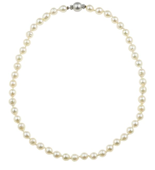 Cultured pearl and gold necklace