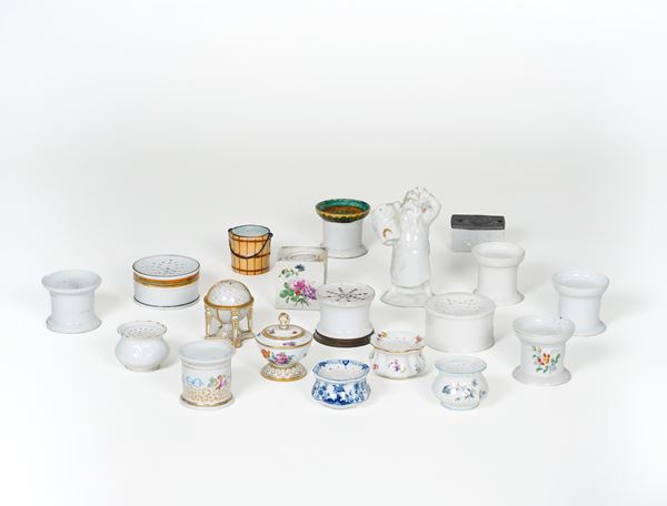 Diciannove spargi polverino.  Manifatture diverse, XIX e XX secolo.