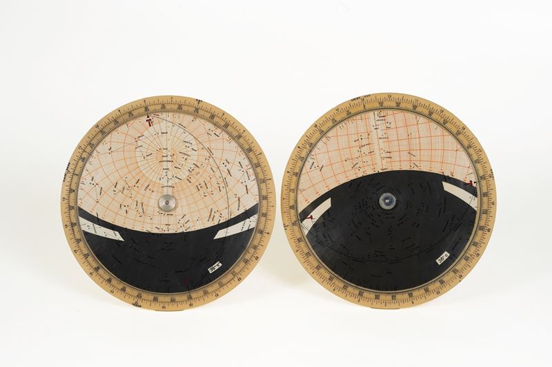 Due cerchi celesti in bachelite  - Auction Maritime Art - Cambi Casa d'Aste