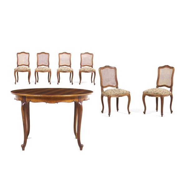 Tavolo con sedie in stile barocchetto. XX secolo