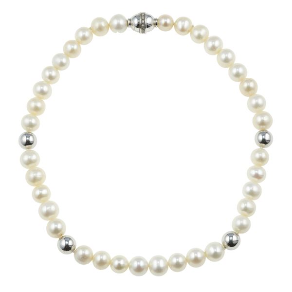 Cultured pearl and gold necklace