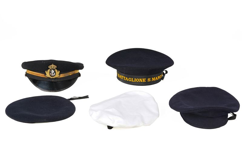 Cinque cappelli da marinaio  - Auction Maritime Art - Cambi Casa d'Aste