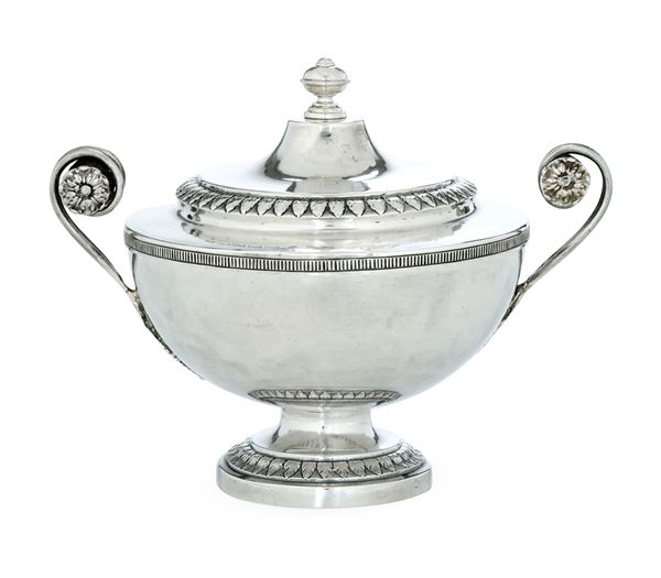 Tazza da puerpera. Roma primo quarto del XIX secolo, maestro argentiere Roberto Tombesi (1811-1825)