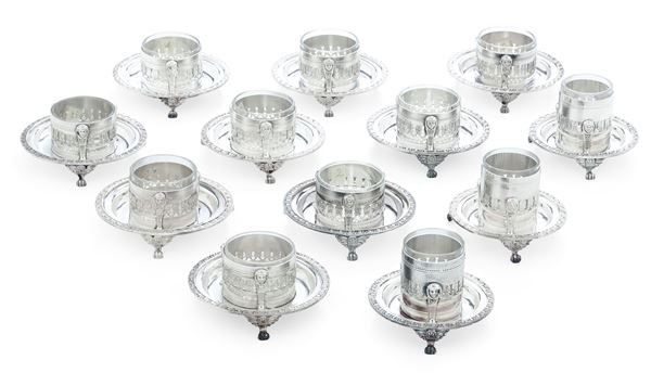 Dodici piccole salsiere a trembleuse. Argenteria italiana del XX secolo