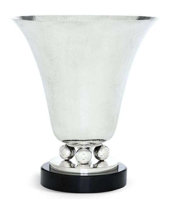 Vaso. Argenteria italiana del XX secolo