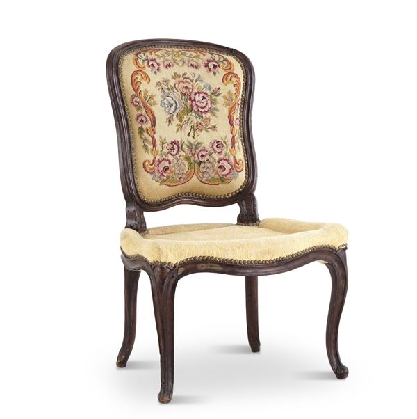 Sedia Luigi XV in noce. XVIII secolo