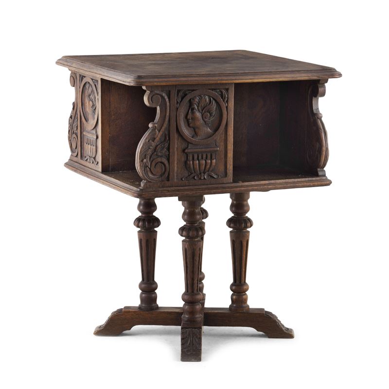 Tavolino-libreria da centro in rovere intagliato  - Auction Antiquariato - Cambi Casa d'Aste