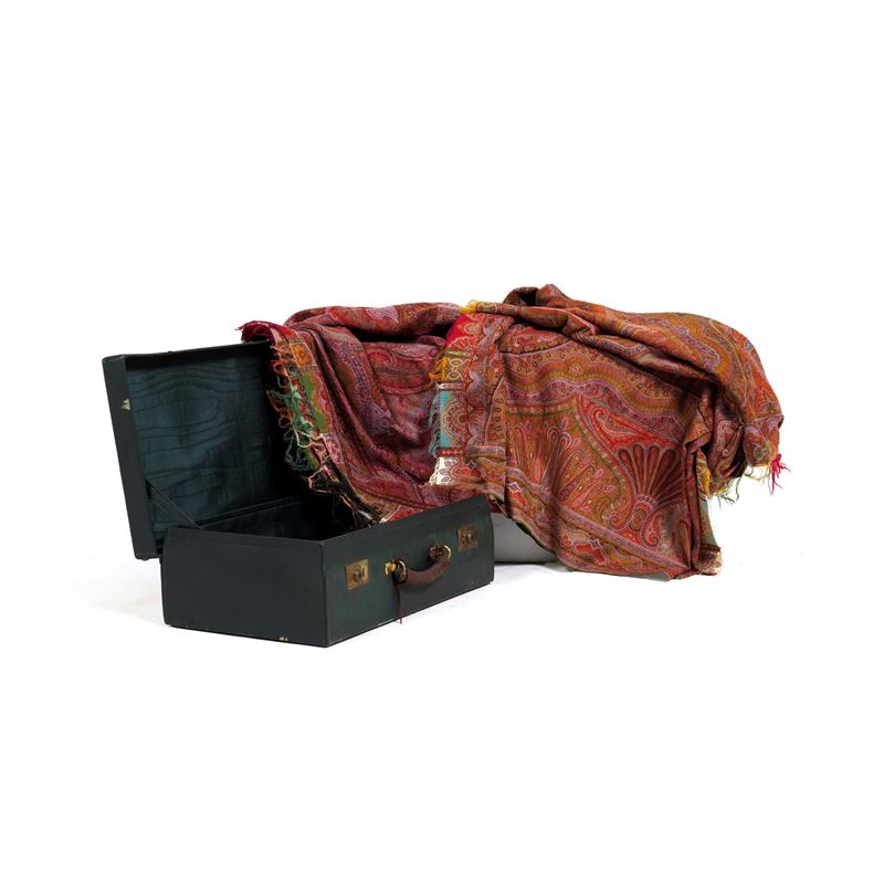 Lotto di tre scialli con disegno cachemire  - Asta Tappeti Antichi - Cambi Casa d'Aste