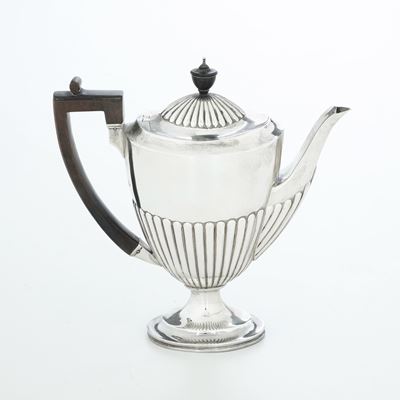 Caffettiera, Londra, 1899, Argento fuso e sagomato con manico in legno ebanizzato