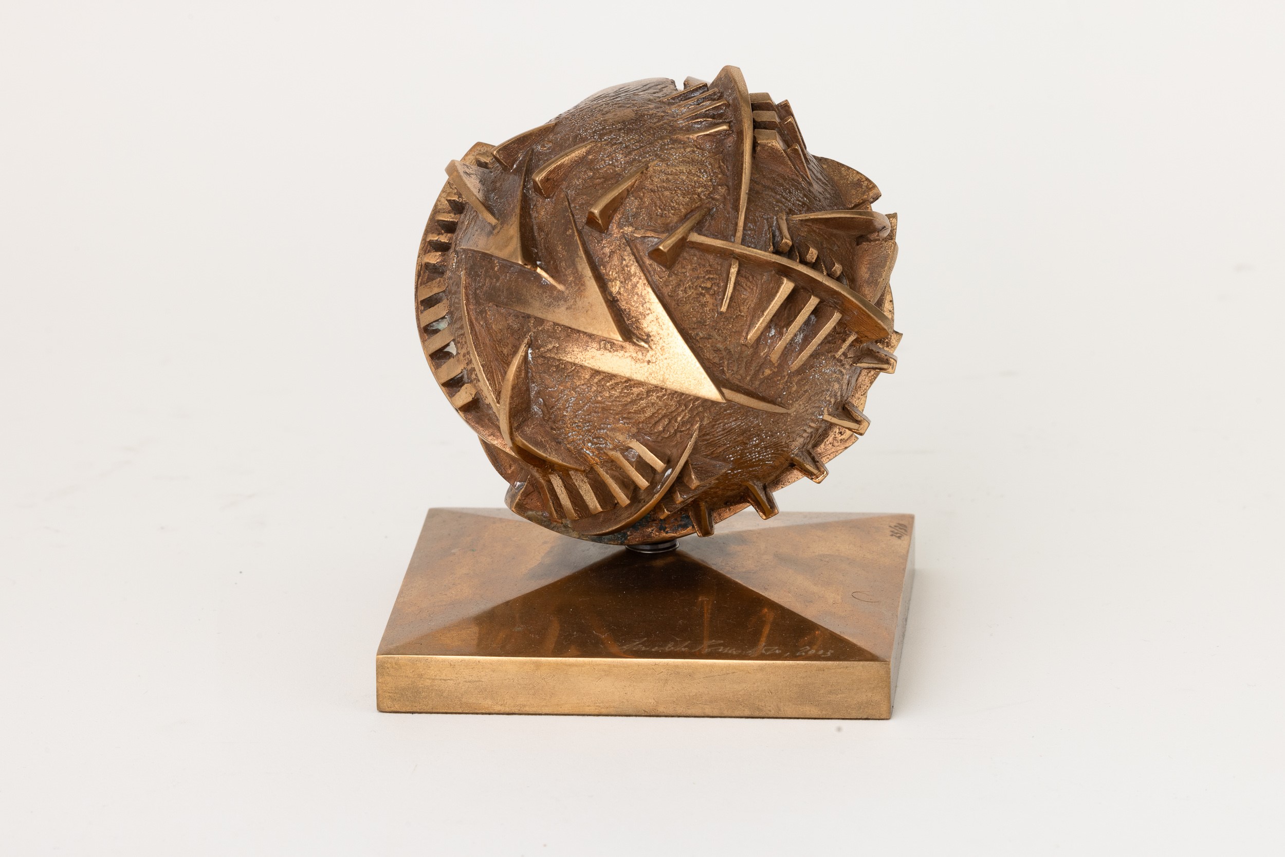 Arnaldo Pomodoro - Sfera