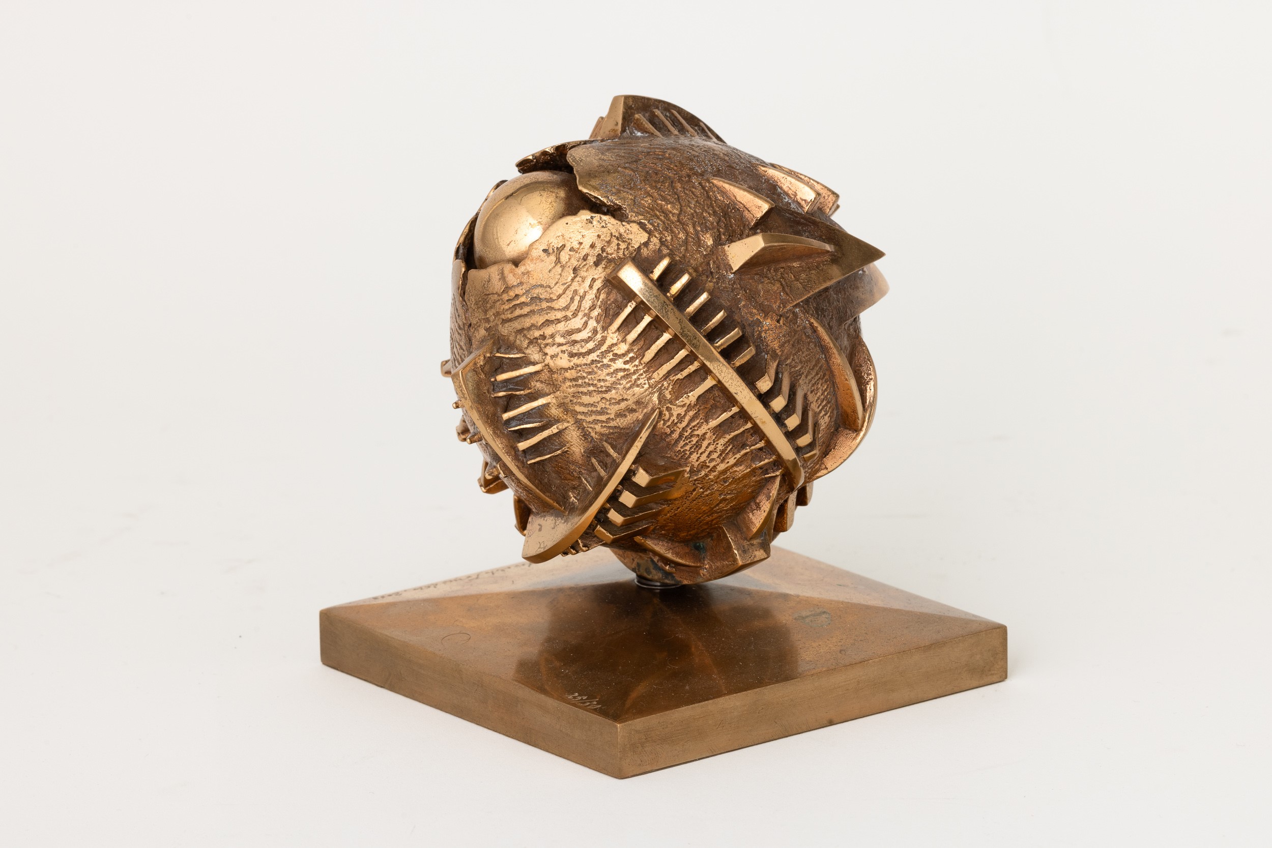Arnaldo Pomodoro - Sfera