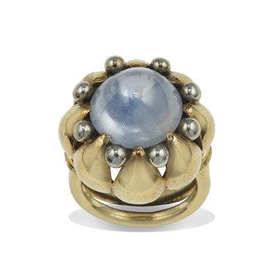 Anello con zaffiro stellato (Sri Lanka), montatura in oro giallo 750/1000