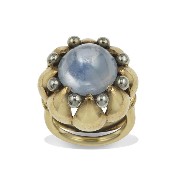 Star sapphire and gold ring