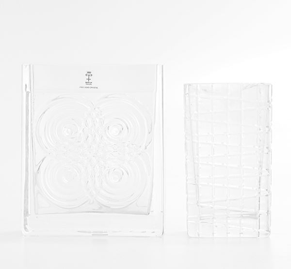 Due vasi in vetro inciso