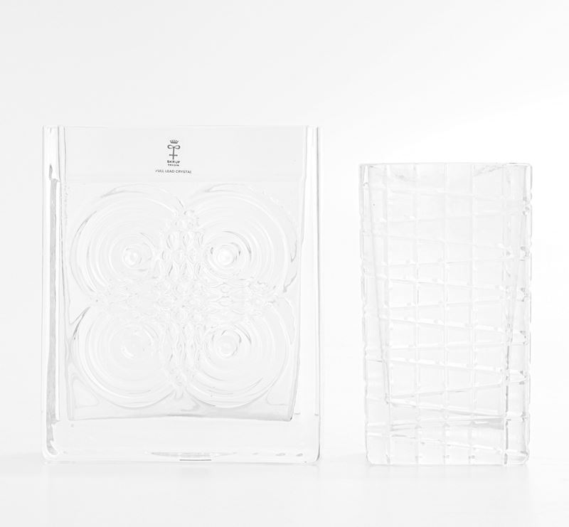 Due vasi in vetro inciso  - Auction Antiques - Cambi Casa d'Aste