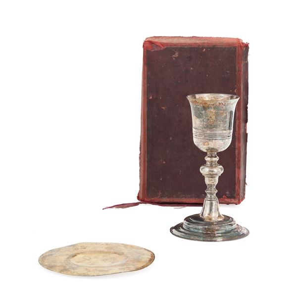 Calice eucaristico e piattino in metallo argentato. XIX-XX secolo