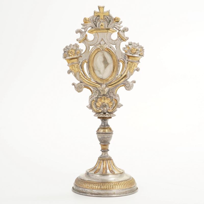 Reliquiario in metallo argentato e dorato. XIX-XX secolo  - Auction Antiquariato - Cambi Casa d'Aste