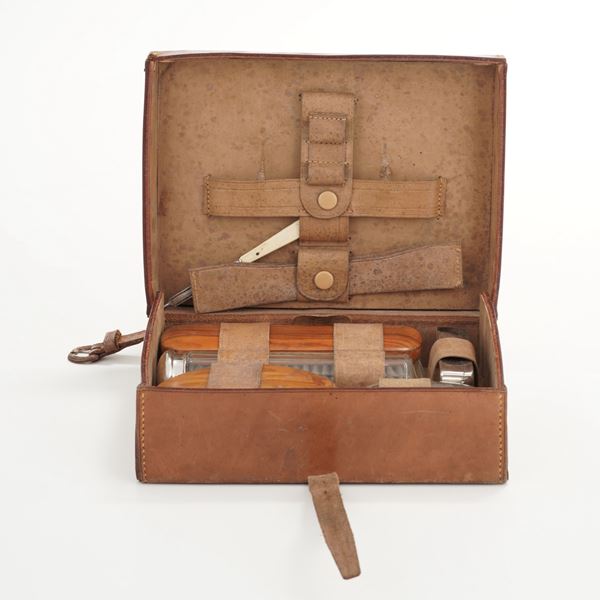 Seta da viaggio in legno e metallo