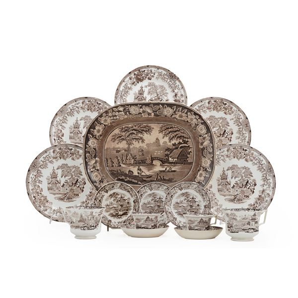 Elementi di servizio. Inghilterra e Italia, diverse manifatture, tra cui Wedgwood e Richard, XIX-XX secolo.