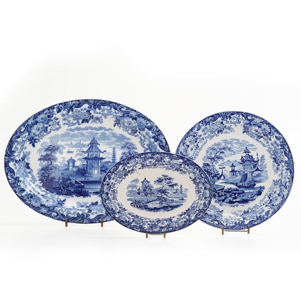 Tre grandi piatti. Inghilterra, Manifattura Wedgwood, prima metà del XX secolo.