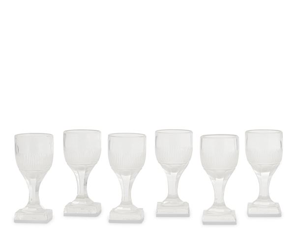 Sei bicchieri in vetro da liquore