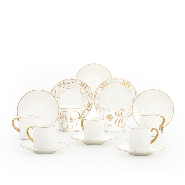 Elementi di servizio da tè e caffè. Diverse manifatture, tra cui Wedgwood, Limoges, Parigi, XIX-XX secolo.