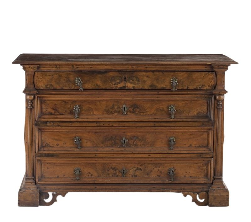 Cassettone lastronato in noce. XVIII secolo  - Auction Antique - Cambi Casa d'Aste