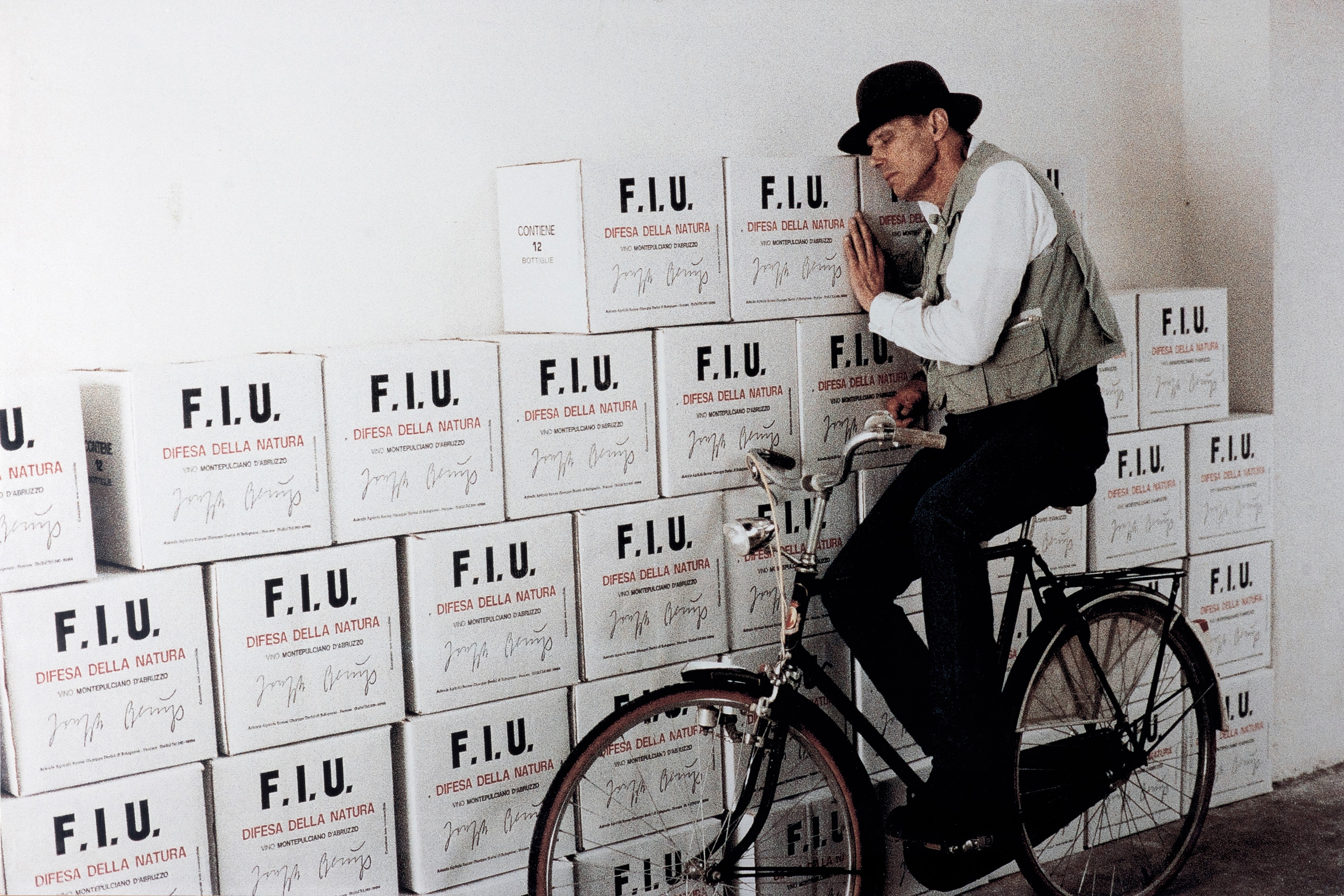 Joseph Beuys - Vino f.I.u.