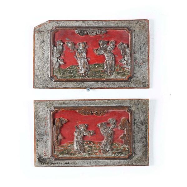 Lotto composto di due tavolette in legno raffiguranti scene di vita comune, Cina, XIX secolo