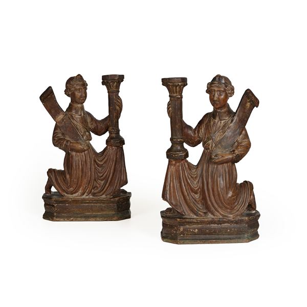 Coppia di angeli genuflessi. Arte del XIX secolo nei modi della scultura rinascimentale