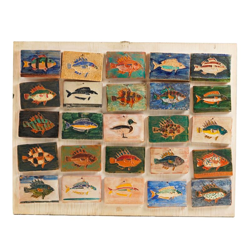 Oscar Saccorotti : Insieme di formelle policrome raffiguranti pesci  - Asta Antiquariato - Cambi Casa d'Aste