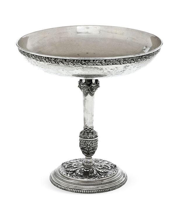 Alzata. Argenteria milanese del XX secolo, bollo dell'argentiere consunto di difficile lettura