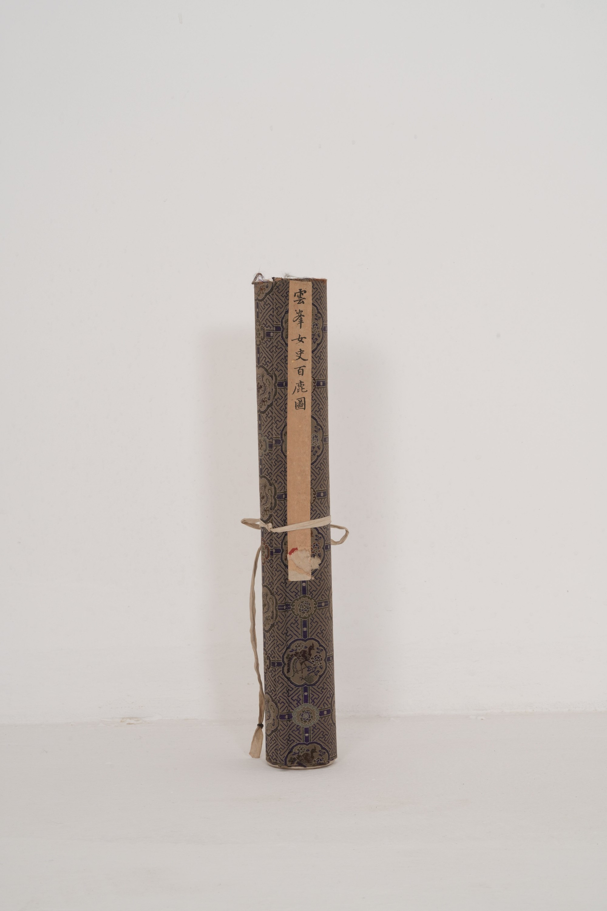 Scroll Raffigurante Paesaggio e Cervi con Iscrizioni, Cina, 1861, XIX Secolo