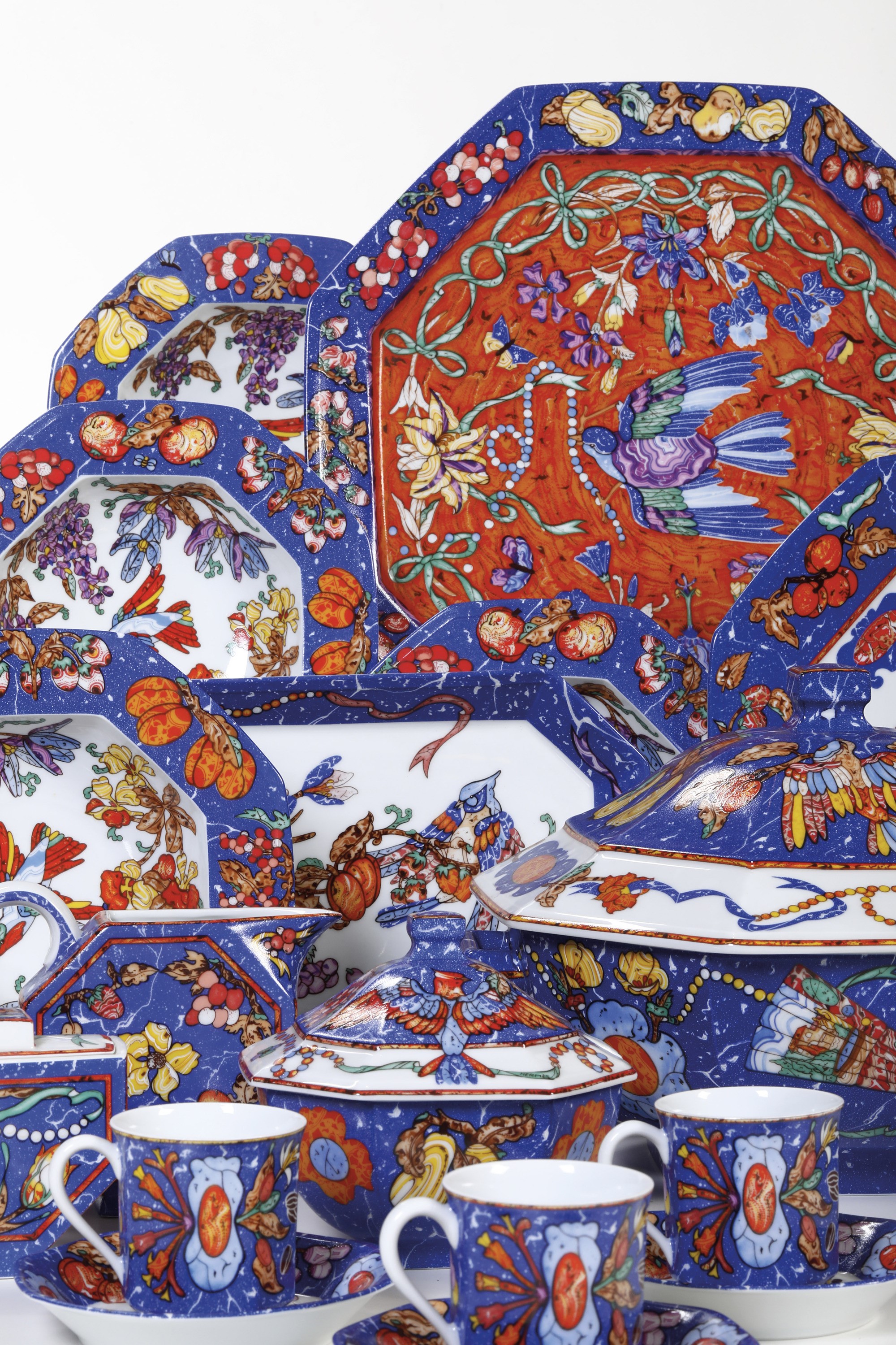 Servizio da Tavola Hermès "marqueterie De Pierres Dures D'orient Et D’occident"limoges, Verso la ...