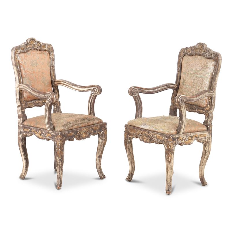 Coppia di poltrone in legno intagliato, argentato. Roma, XVIII-XIX secolo  - Auction Antique - Cambi Casa d'Aste