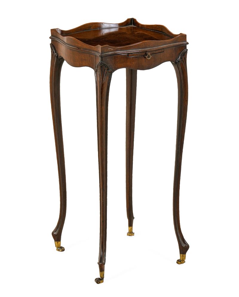 Tavolino Giorgio III in legno intagliato. Inghilterra, fine XVIII secolo  - Auction Italian Residences - Cambi Casa d'Aste