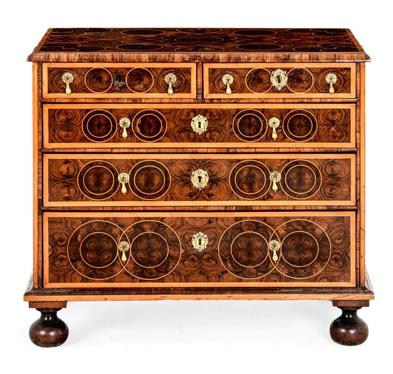 Cassettone “William and Mary”. Inghilterra, fine XVII - inizio XVIII secolo  - Asta Dimore Italiane - Cambi Casa d'Aste