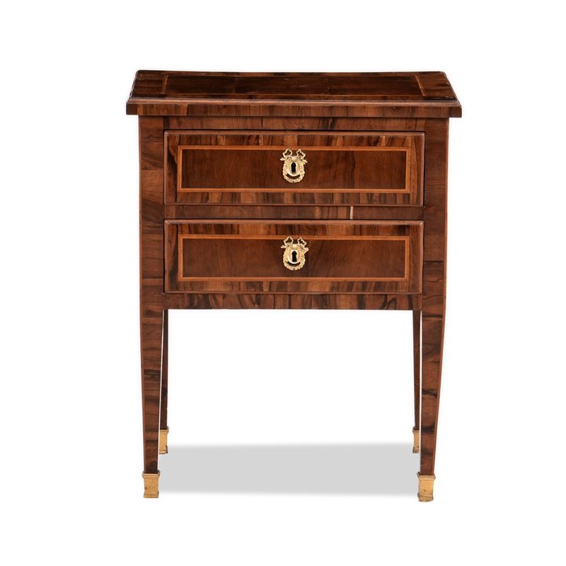 Comodino lastronato e filettato. Fine XVIII secolo  - Asta Dimore Italiane - Cambi Casa d'Aste