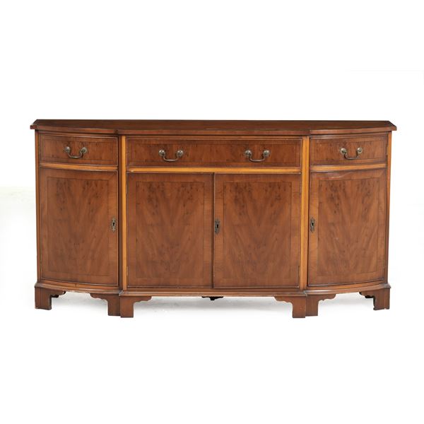 Credenza scantonata e lastronata. Inghilterra, inizio XX secolo