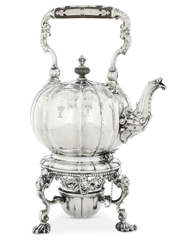 Importante kettle. Londra 1731, argentiere E. Buteux