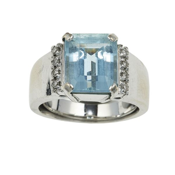 Aquamarine and diamod ring