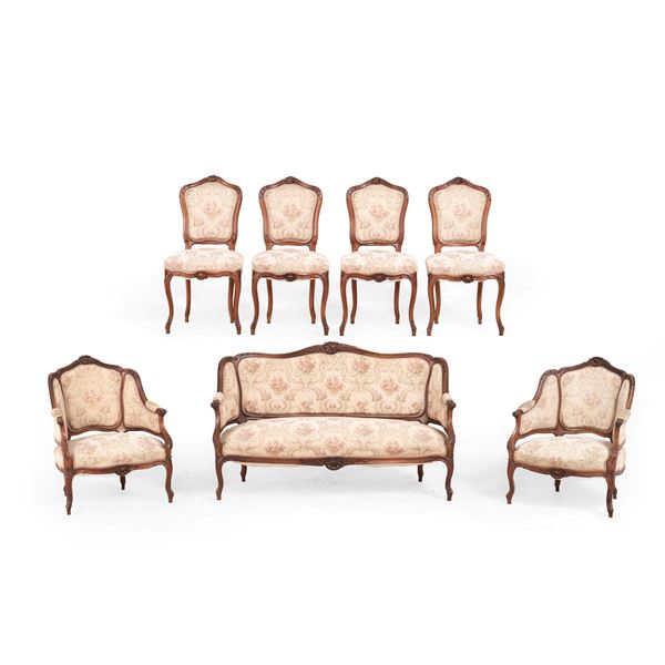 Salotto in legno intagliato in stile settecentesco. Inizi XX secolo