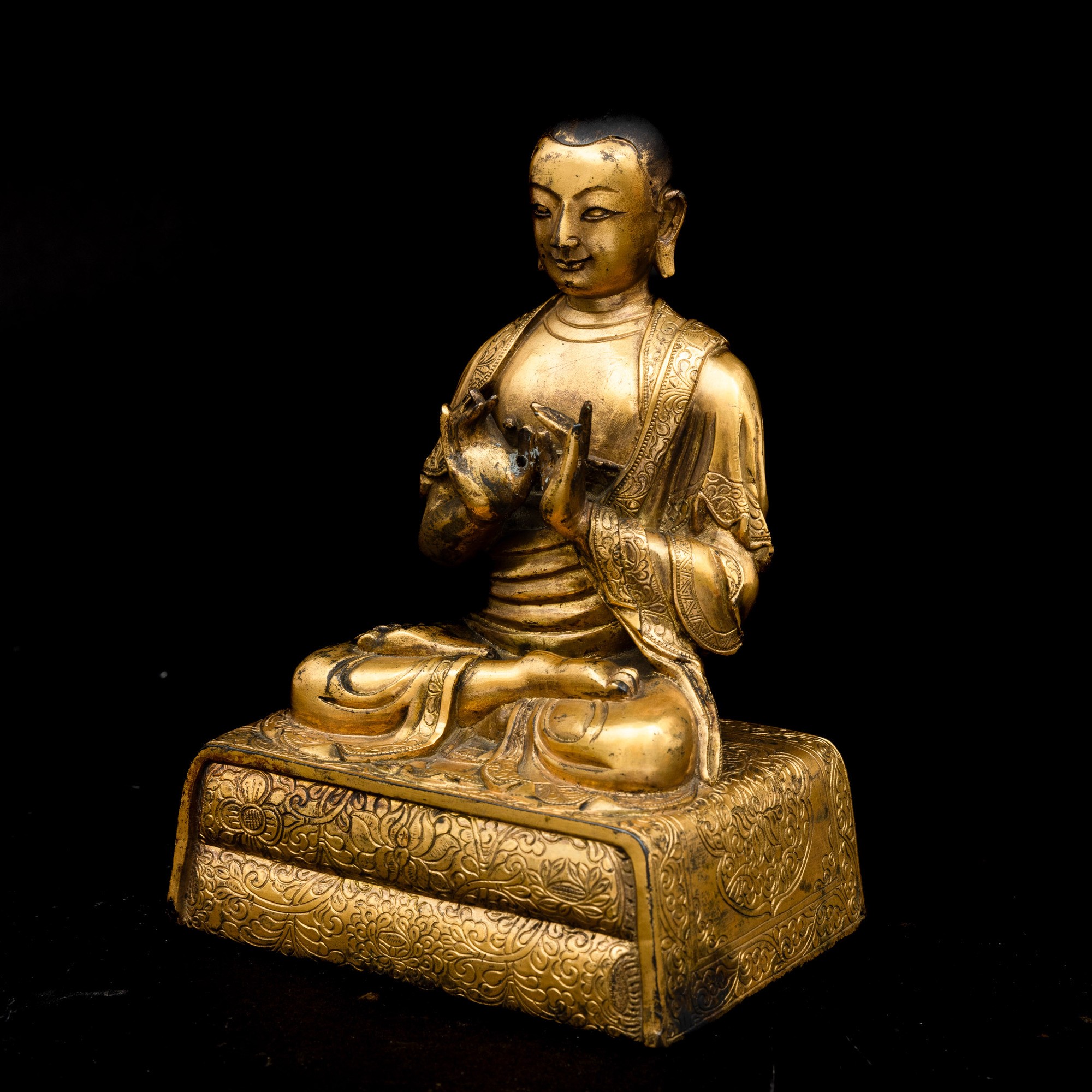 Figura di Lama in Bronzo Dorato, Cina, Dinastia Qing, Epoca Kangxi (1662-1722)