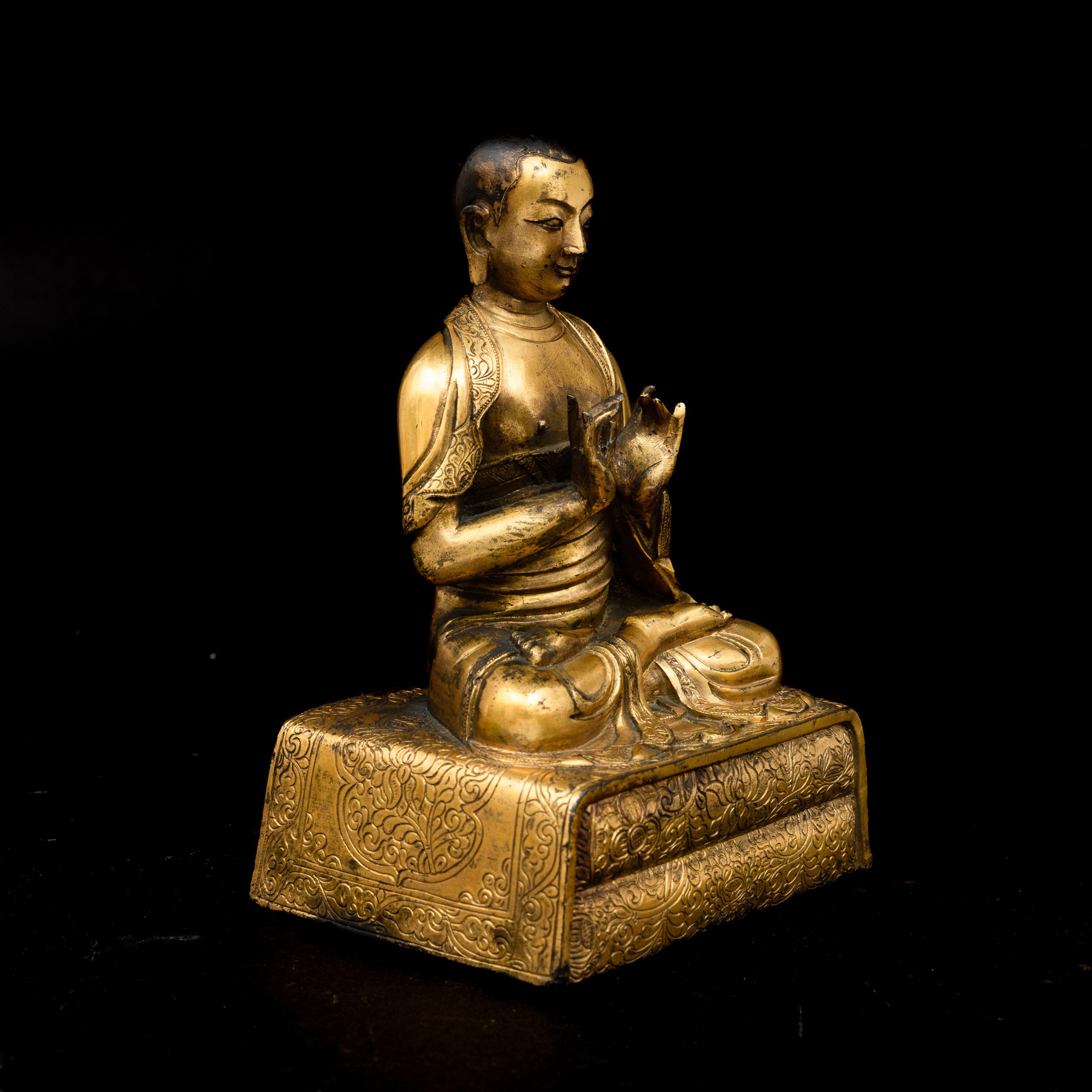 Figura di Lama in Bronzo Dorato, Cina, Dinastia Qing, Epoca Kangxi (1662-1722)