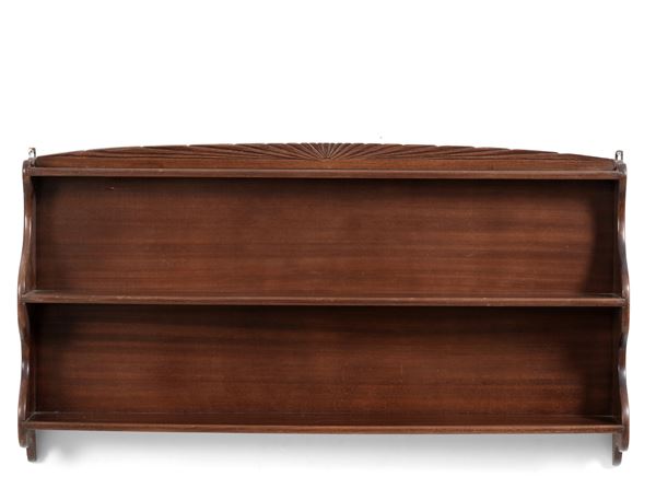 Piccola libreria pensile in legno intagliato. XX secolo